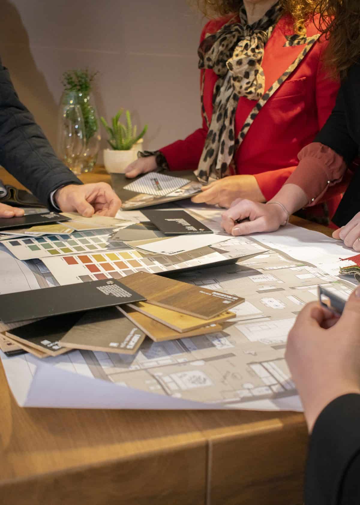 Professionisti durante un confronto progettuale