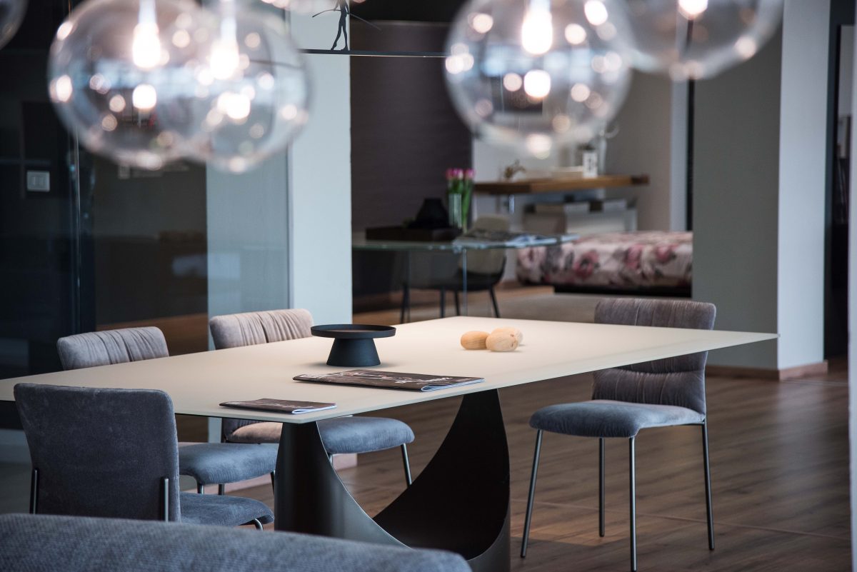 Showroom Fanton Mobili: tavoli