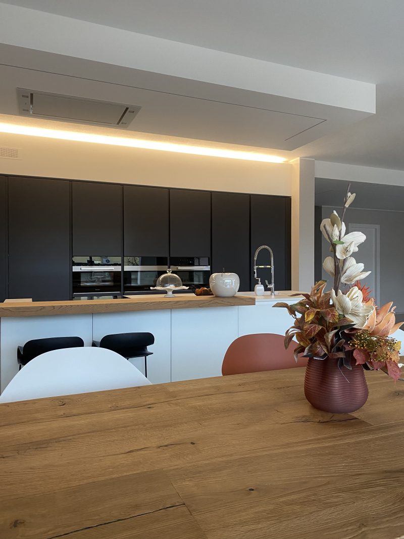 Villa singola Verona: cucina e tavolo