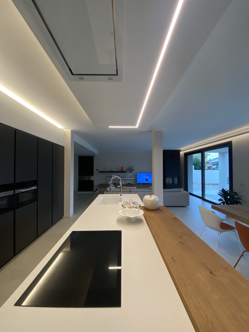 Villa singola Verona: cucina e penisola